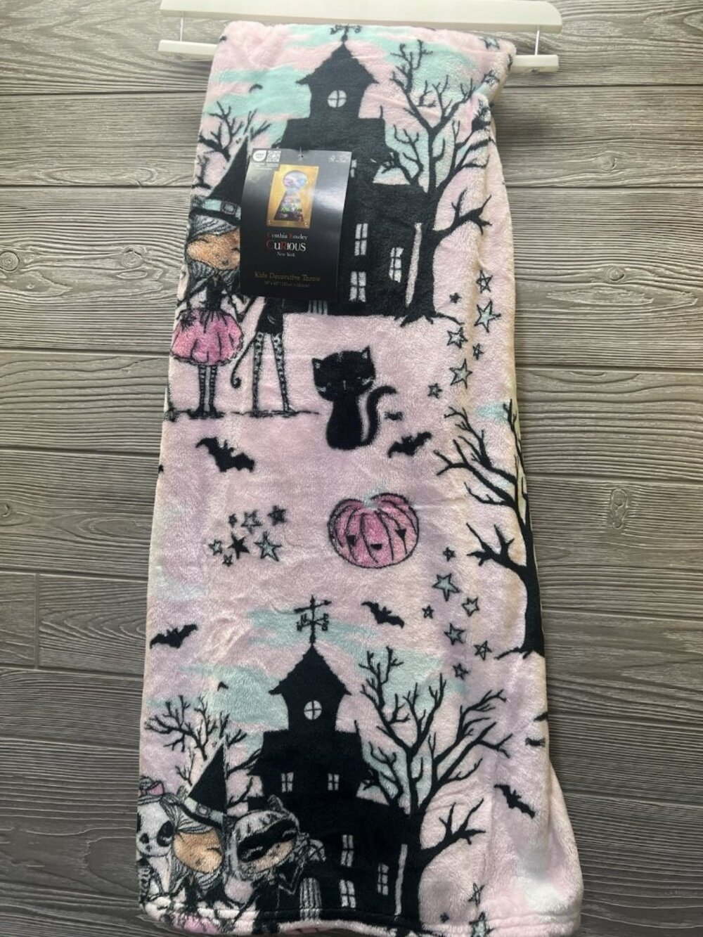 Cynthia Rowley Halloween 50” x 60” Fuzzy Throw Blanket Kids Haunted House NWT